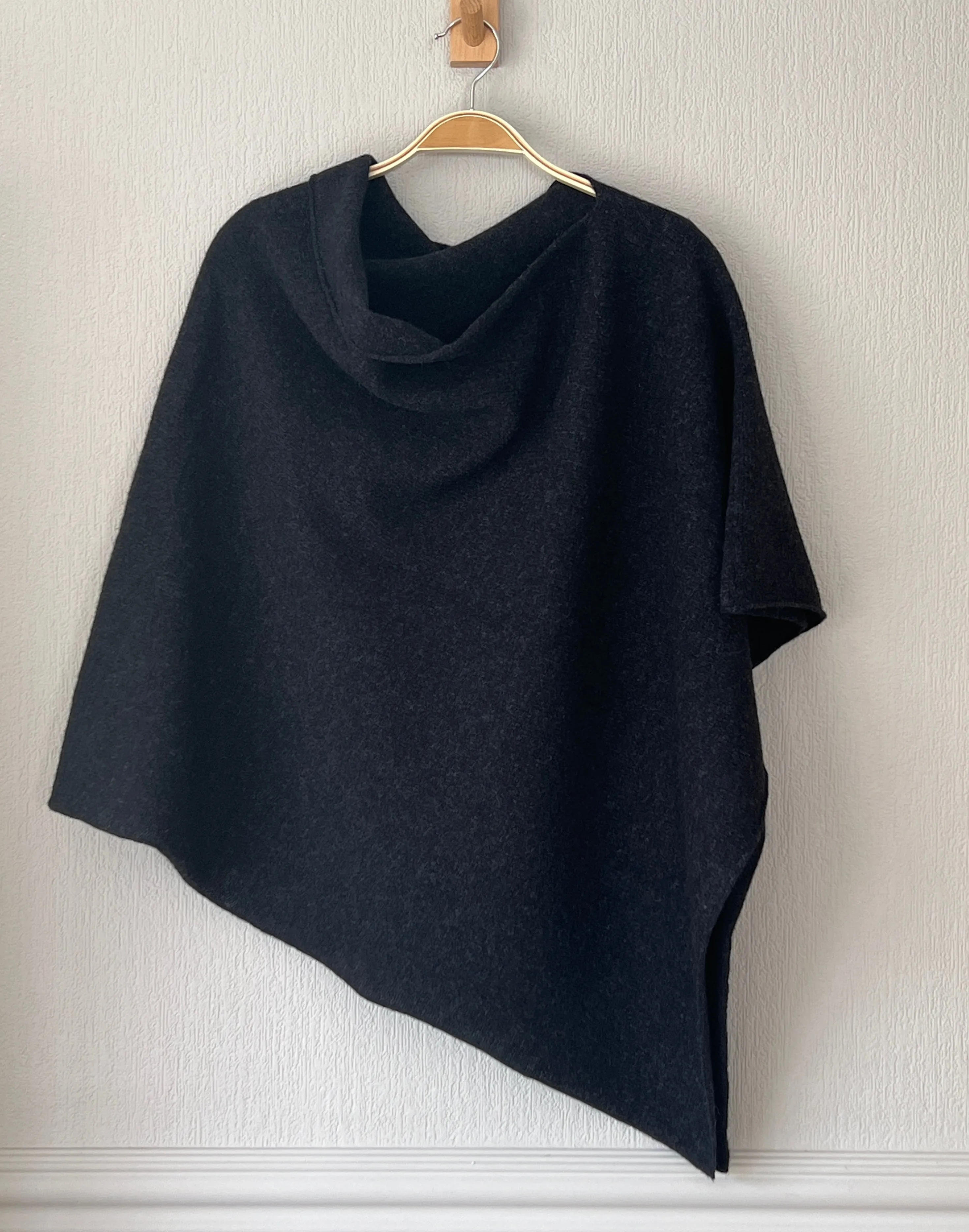 Poncho Soft Merino Lambswool Graphite Nearly Black