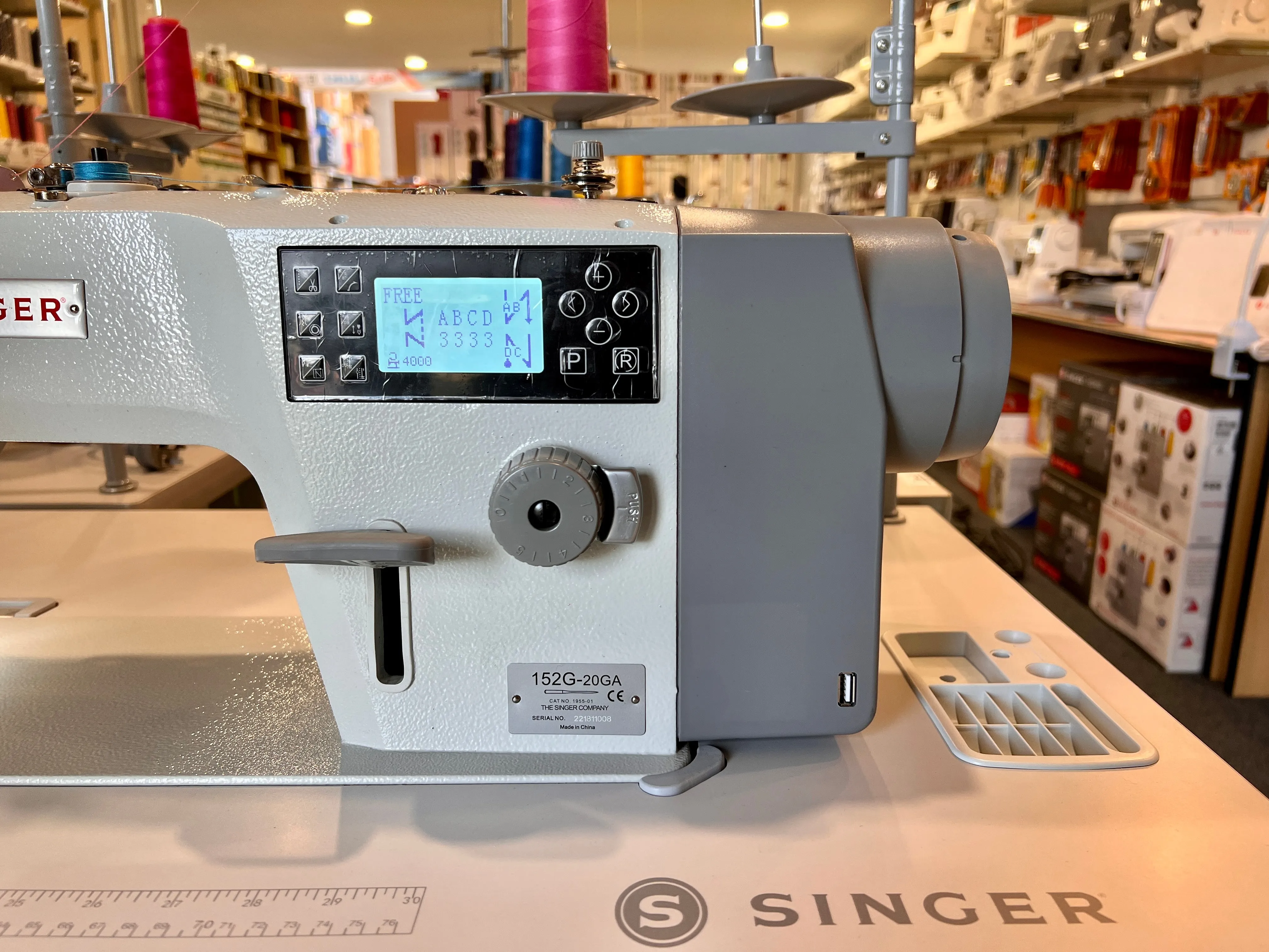 Singer Fully Automatic Industrial Plain Sewing Machine 152G